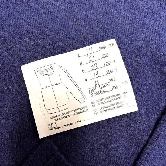 Loft vee neck long sleeve sweater. Women’s size medium. Ribbed waist and sleeve - Picture 4 of 5